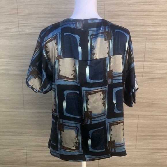 Geometric Blouse Size Large New York and Co - Picture 3 of 6